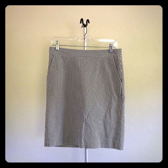 J. CREW Seersucker Pencil Skirt - Picture 2 of 7